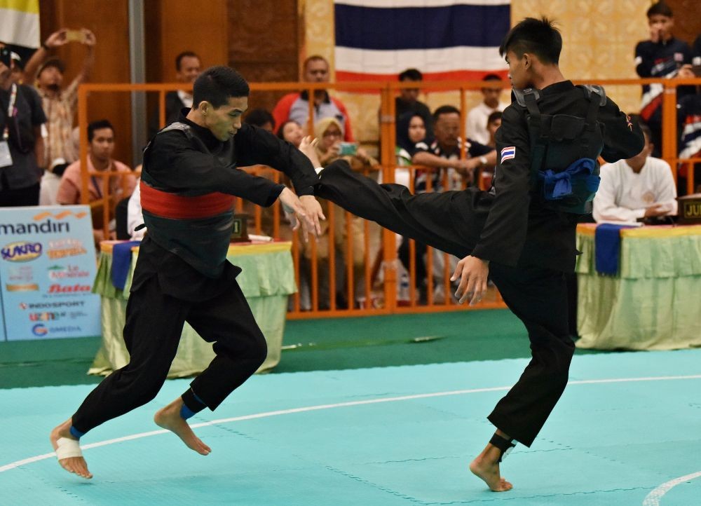 [FOTO] Aksi Pesilat Indonesia di Ajang ASEAN School Games 2019