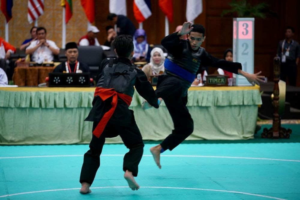 [FOTO] Aksi Pesilat Indonesia di Ajang ASEAN School Games 2019