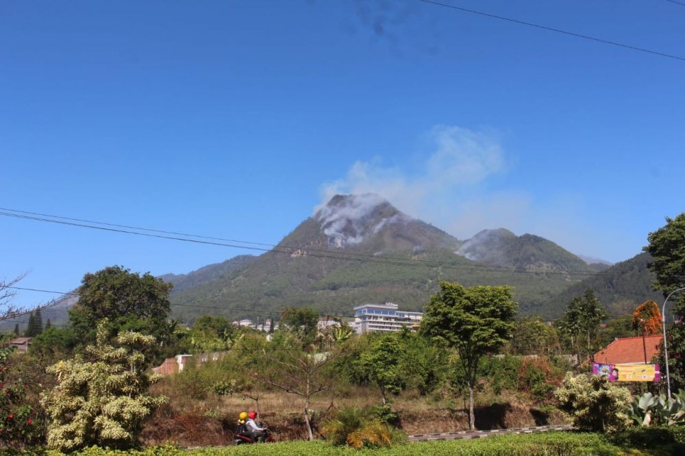 Kebakaran Gunung Panderman, Tak Ada Pendaki di Jalur Pendakian 
