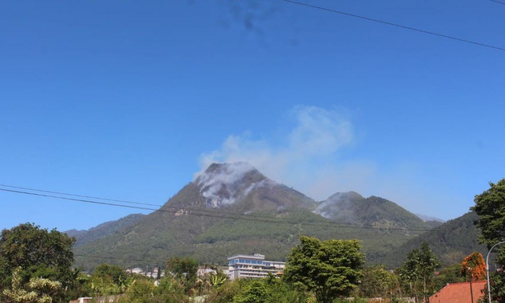 Kebakaran Gunung Panderman, Tak Ada Pendaki di Jalur Pendakian 