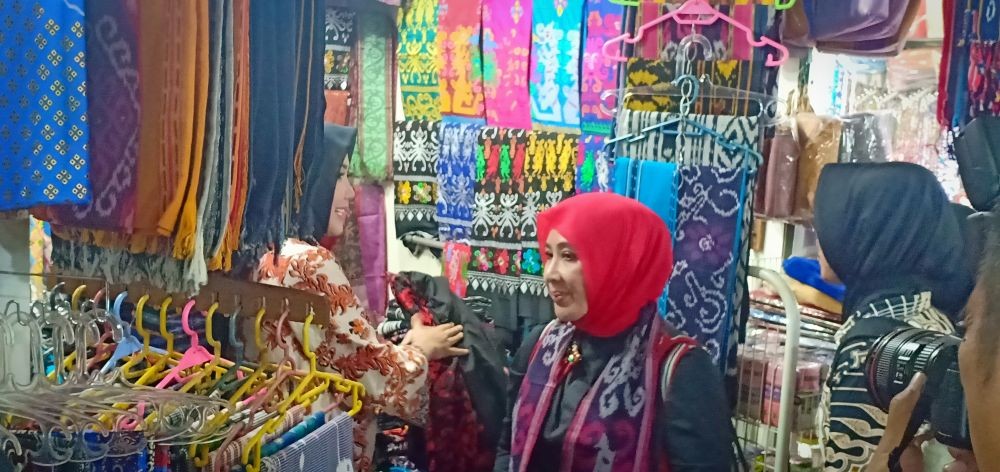 Ibu Kapolri Datang ke Pasar Inpres, Pedagang Panen Rezeki