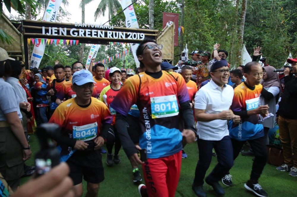 Bupati Azwar Anas Lepas Ratusan Pelari di Banyuwangi Ijen Green Run