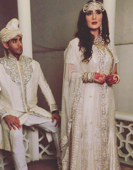 Mirip Kareena Kapoor, 10 Pesona Tania Nadira dengan Baju India