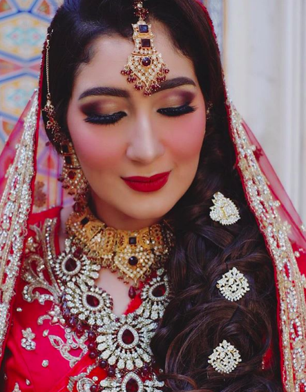 Mirip Kareena Kapoor, 10 Pesona Tania Nadira dengan Baju India