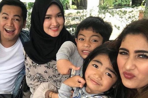 Telah Berpisah, 10 Kekompakan Tommy Kurniawan & Tania Nadira