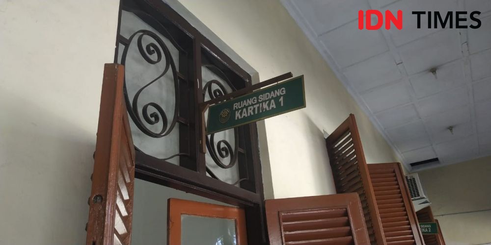 Nella Kharisma Kecele di Pengadilan Negeri Kota Surabaya