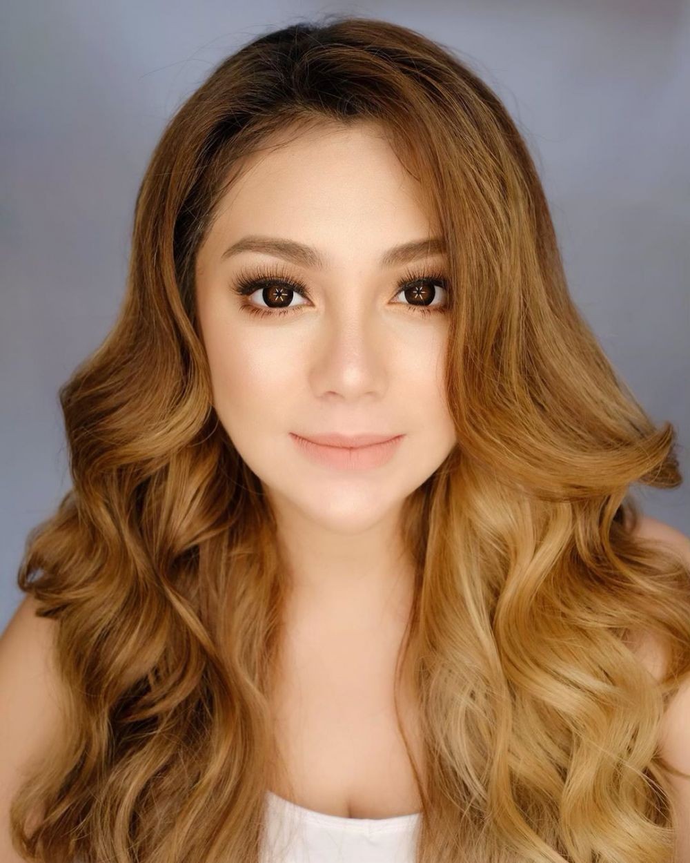 10 Potret Romantis Maternity Celine Evangelista Bareng Stefan William