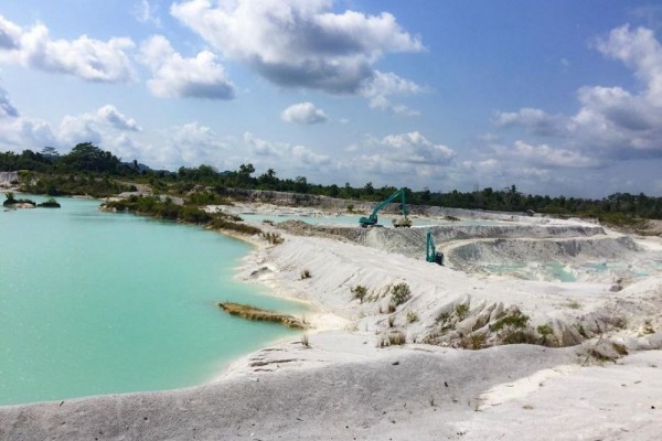 Info Komplit Dan Tips Wisata Di Danau Kaolin Belitung