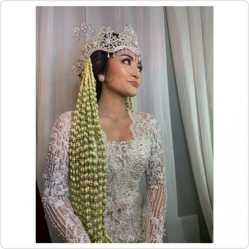Sah Jadi Suami-Istri, Ini 9 Momen Akad Nikah Siti Badriah & Krisjiana
