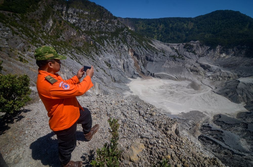 10 Momen Terekam Warga Saat Gunung Tangkuban Parahu Meletus Idn Times Jabar