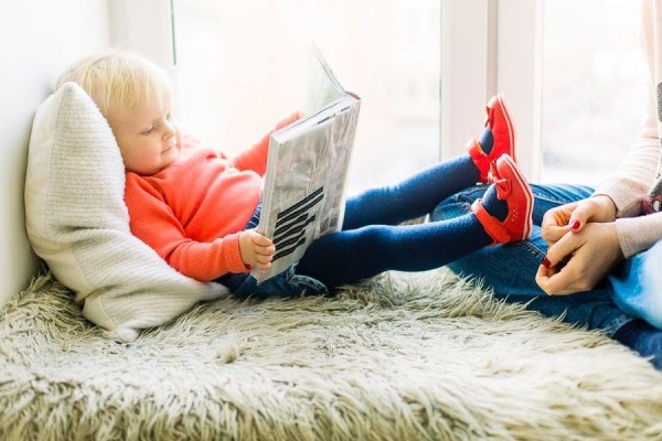 10 Inspirasi Nama Anak yang Bernuansa Sastra, Indah Sedalam Maknanya