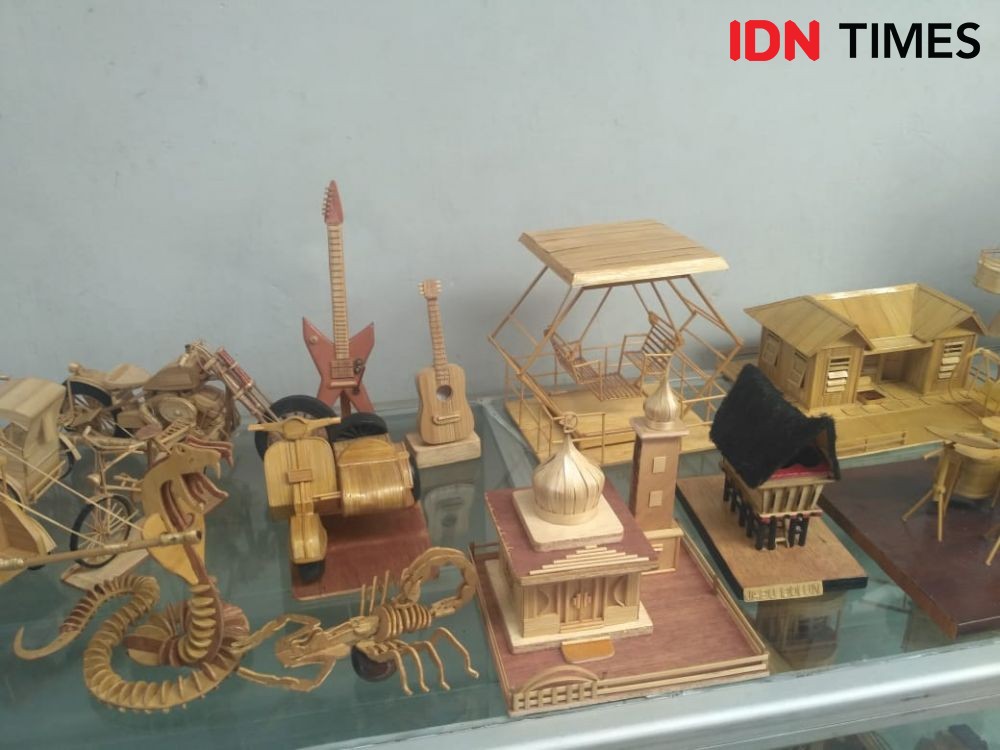 Kreatif! Napi Lapas Siantar Mampu Buat Miniatur dari Bambu dan Kayu