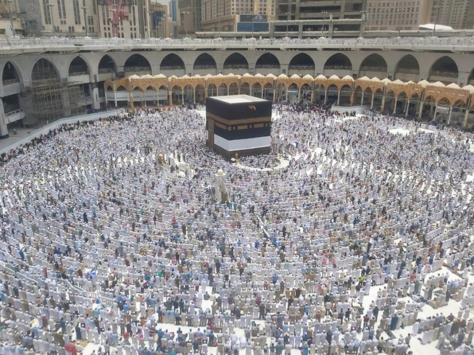 Tiba-tiba Disetop Pemerintah Saudi, Ini 4 Perbedaan Umrah dengan Haji