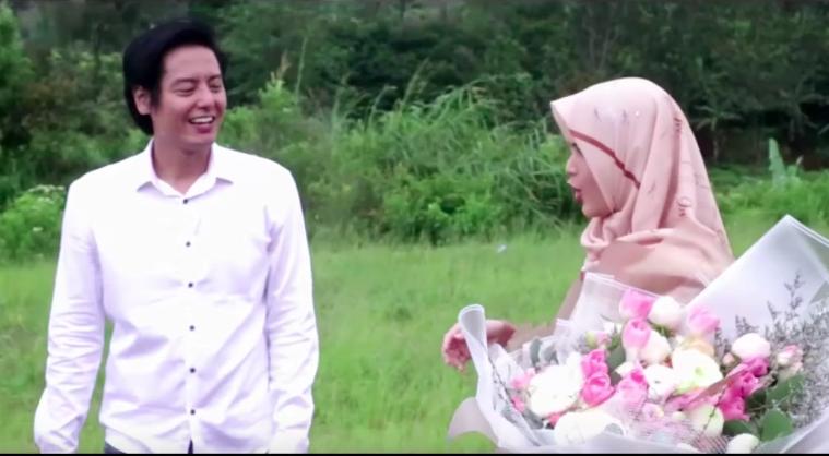 Siap Nikah! 10 Momen Romantis Lamaran Roger Danuarta & Cut Meyriska