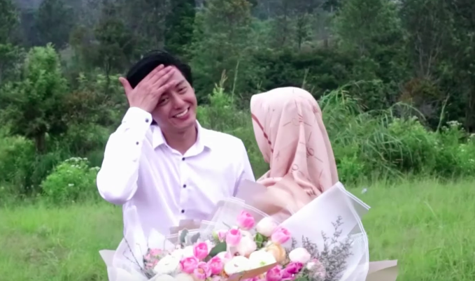 Siap Nikah! 10 Momen Romantis Lamaran Roger Danuarta & Cut Meyriska