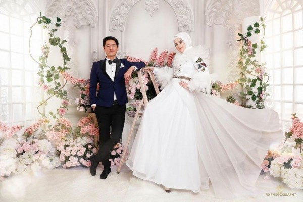 8 Foto Prewedding Ala Roger Dan Cut Meyriska Buat Inspirasi Kamu