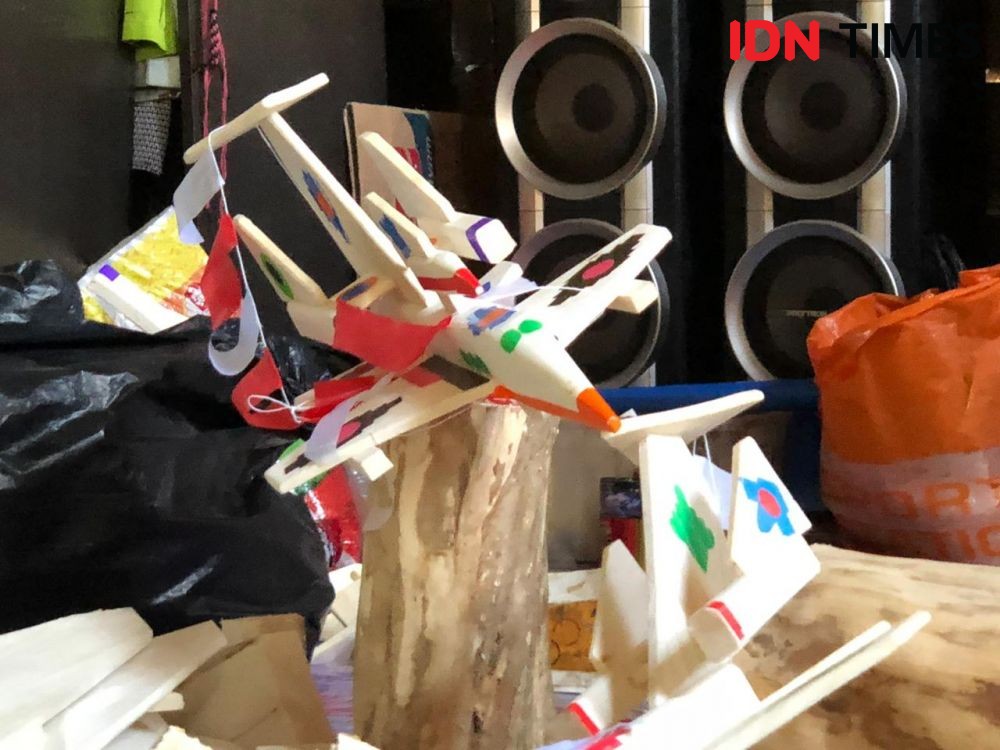 Demi Jaga Tradisi Palembang, Mamad Teruskan Bikin Mainan Telok Abang
