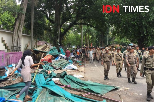 Warkop Elisabeth Medan Digusur Satpol PP, Pedagang Pingsan