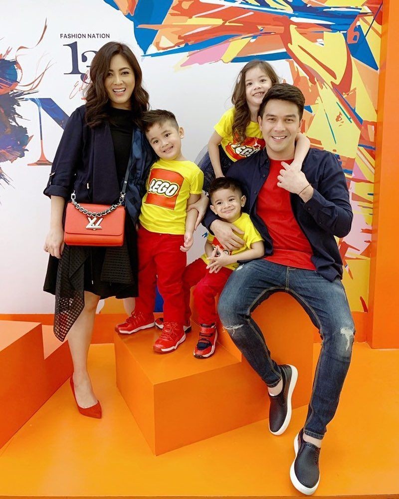 7 Tahun Bersama, 10 Kemesraan Jonathan Frizzy & Istri Meski Beda Agama