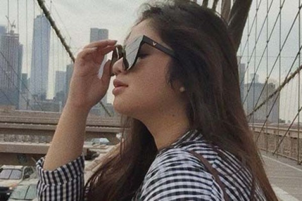 10 Gaya Feby Gaswara, Putri Mendiang Agung Hercules yang Kece Abis