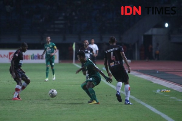 Persebaya Menang 1-0 Atas Persipura, Hansamu Yama Dapat Kartu Merah