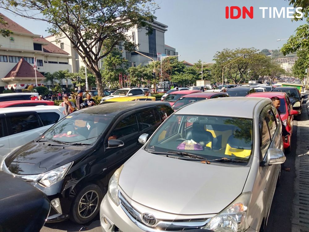 Kembali Demo, Ratusan Driver Online Rusak Kantor Gojek 