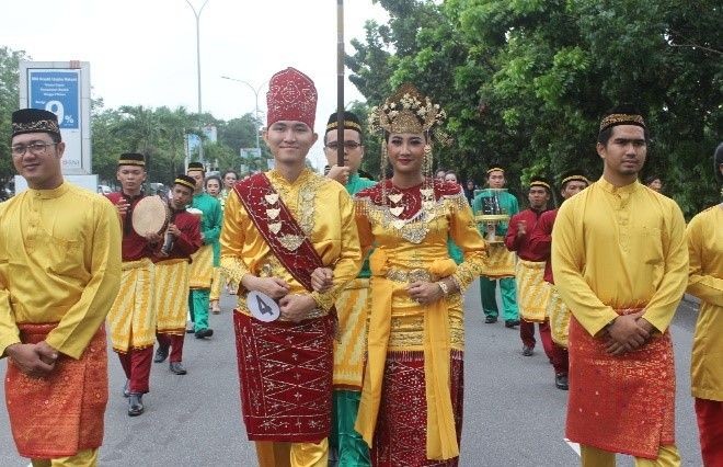 5 Sisi Unik Pakaian Adat Kalimantan Barat dan Sejarahnya