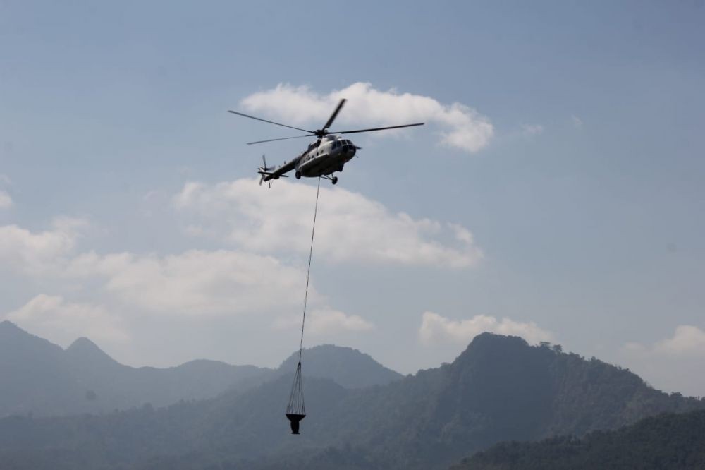 Pemerintah Pusat Kirim Helikopter Water Boombing Tambahan ke Sumsel