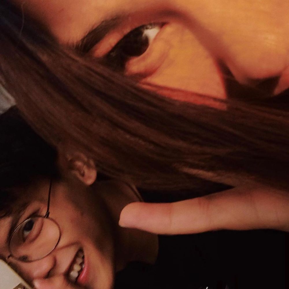 So Sweet! 10 Potret Mesra Nadin Amizah Bersama Sang Pacar