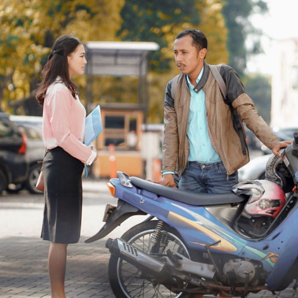 9 Potret Mesra Mas Pur dan Rinjani di Tukang Ojek Pengkolan