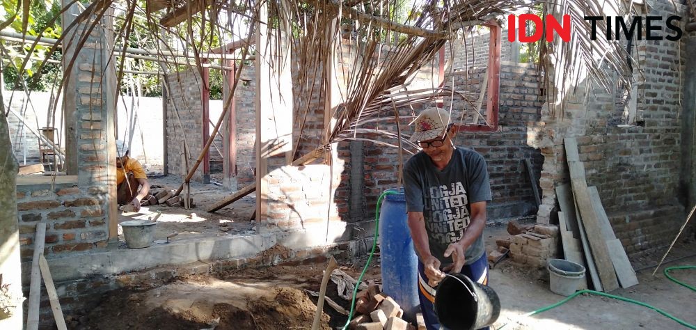 Perbaiki Rumah, Penerima Bansos RTLH di Bantul Terpaksa Menombok 
