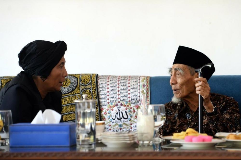 Bagaimana Sosok Mbah Moen di Mata Masyarakat Jawa Barat