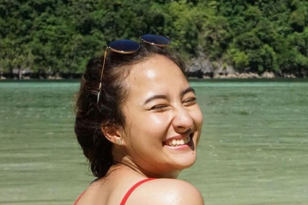 Bermain di Pantai, Inilah 10 Pesona Naomi Zaskia yang Curi Perhatian