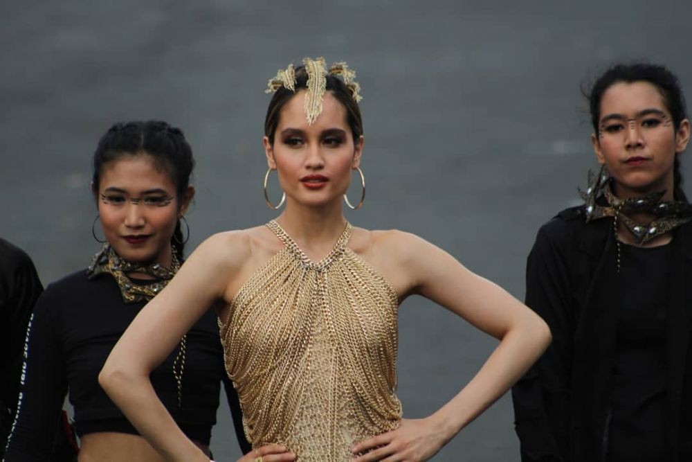 Curi Perhatian 10 Penampilan Cinta Laura Di Jember Fashion Carnaval
