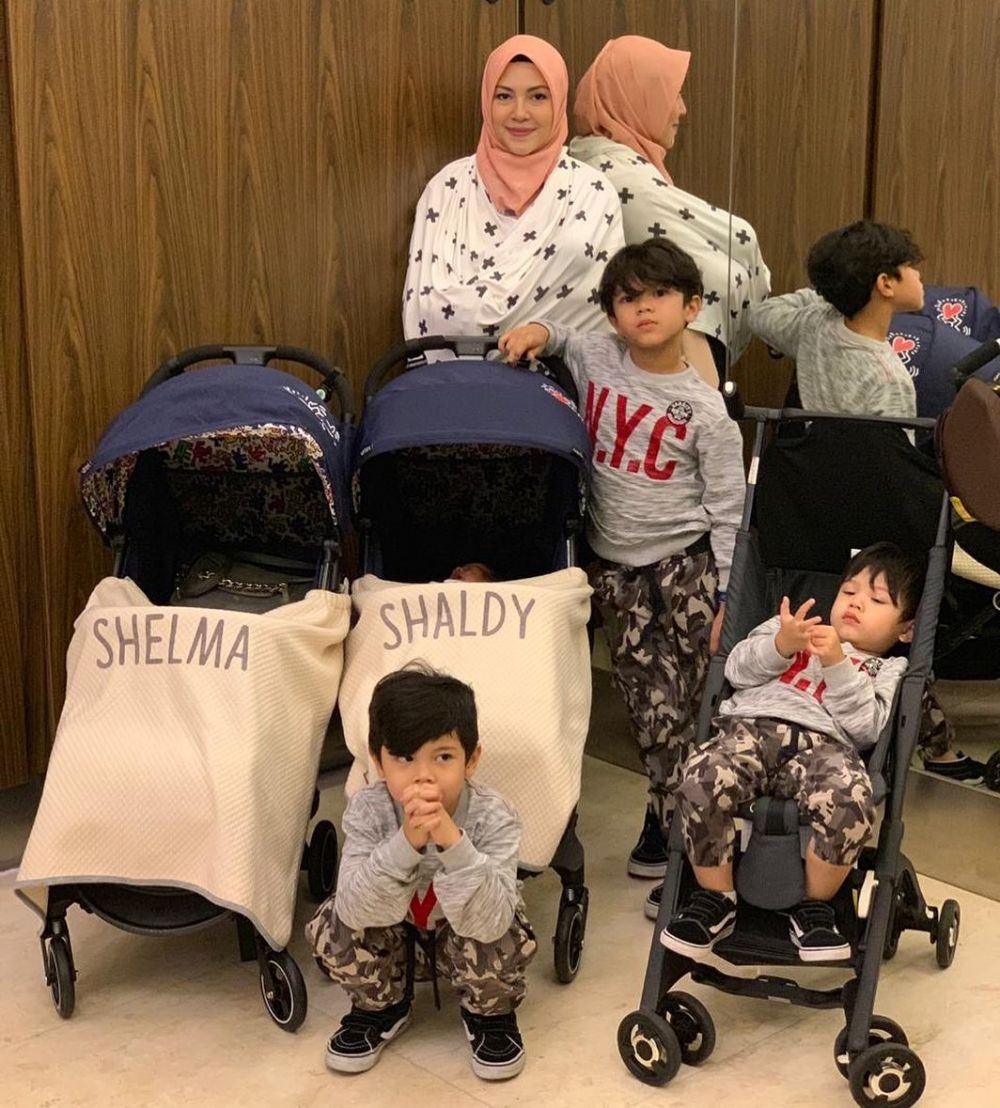 10 Potret Ratna Galih Ketika Merawat Kelima Buah Hati, Ibu Panutan!