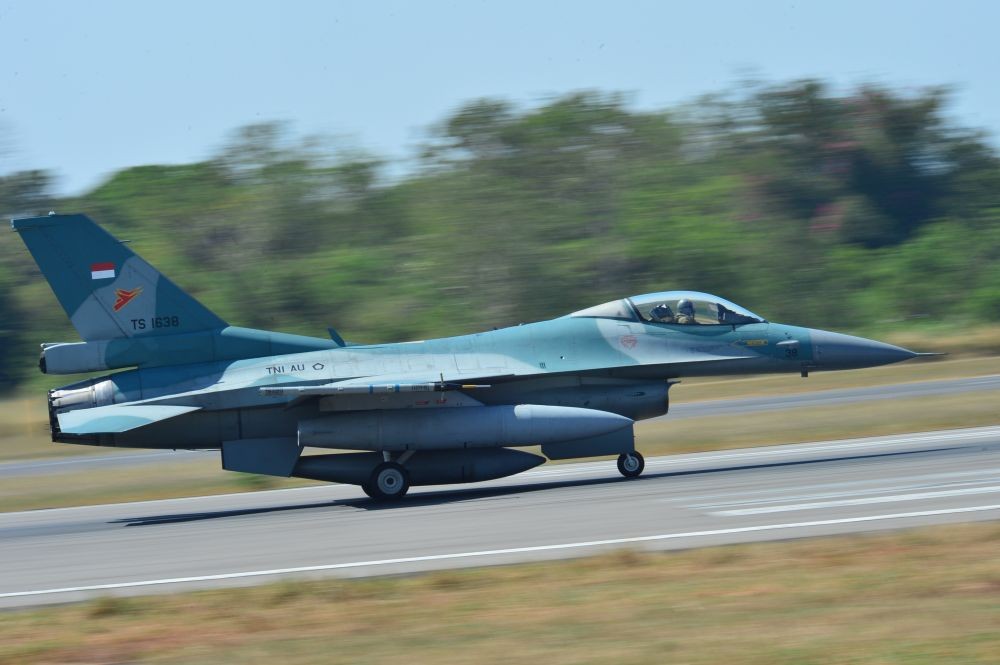 Lanud Iswahjudi Kirim 4 Pesawat F-16 ke Latbantem di Situbondo  