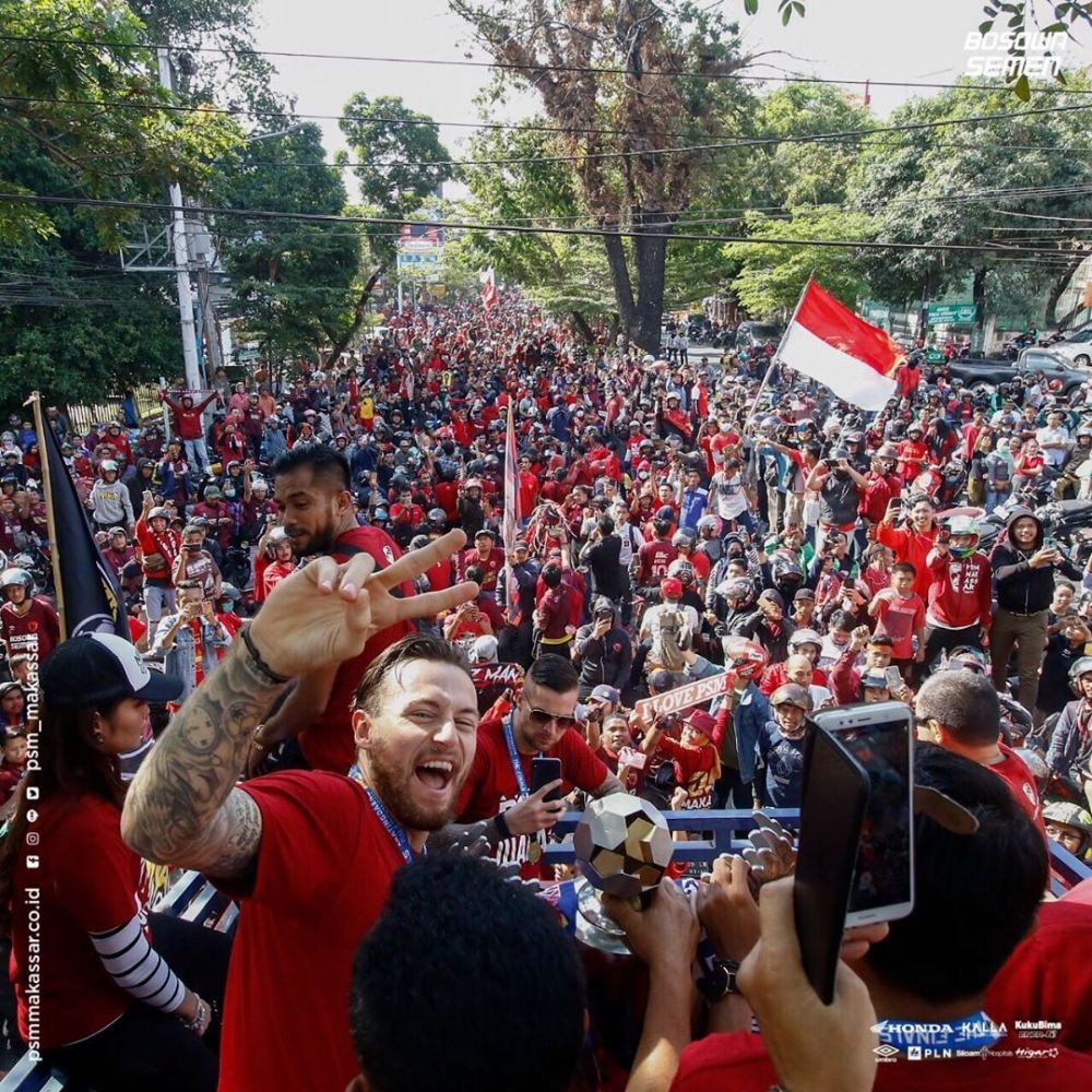Potret Haru dan Meriah Pawai Makassar Sambut Trofi Piala Indonesia