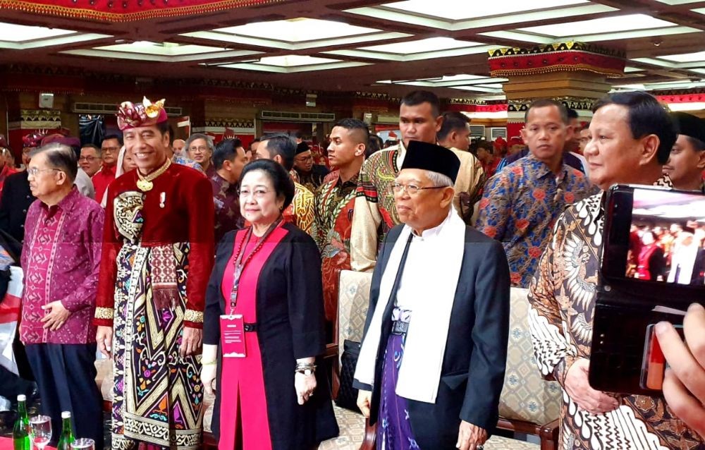 Pakai Baju Adat Khas Raja Bali, Jokowi: Saya Ganteng