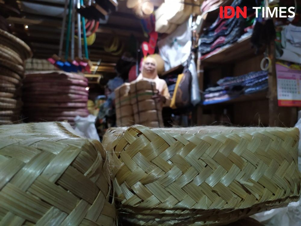 Iduladha Kian Dekat, Besek Bambu Diburu Warga Semarang
