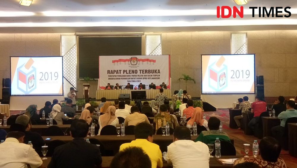 Resmi Dilantik, DPRD Kota Makassar Dipimpin Ketua Sementara