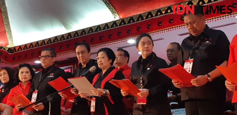 Istri Mantan Wali Kota Surabaya Ambil Formulir Pendaftaran di PDIP