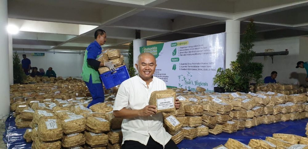 Kebutuhan Besek Bambu Tinggi, Khofifah Dorong UMKM Tingkatkan Produksi