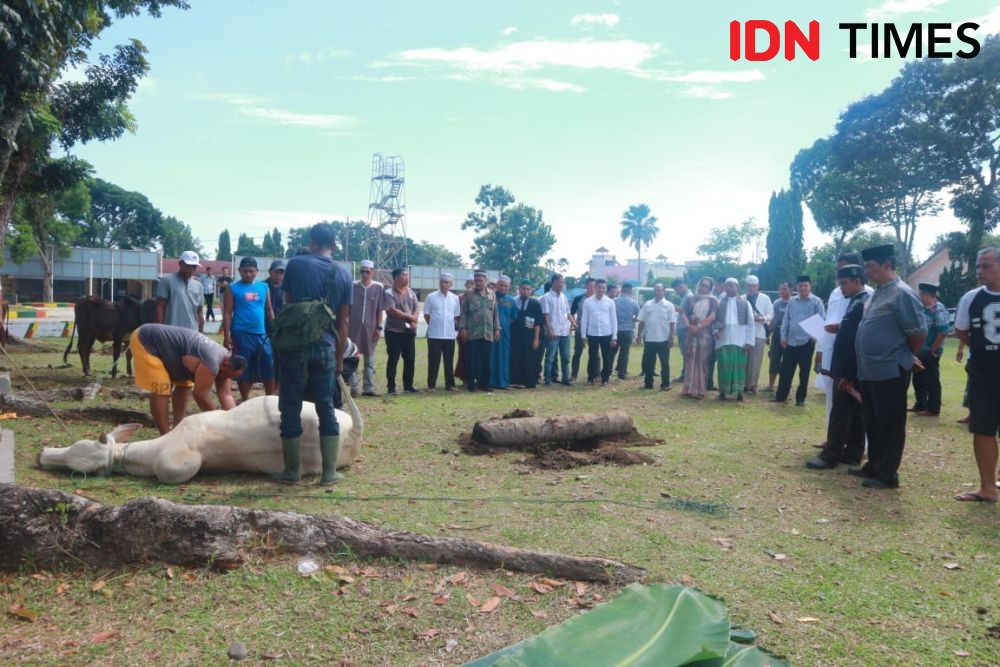 Kapolres Simalungun Bagikan 15 Ekor Hewan Kurban untuk Warga