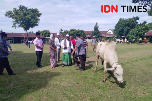 Kapolres Simalungun Bagikan 15 Ekor Hewan Kurban untuk Warga