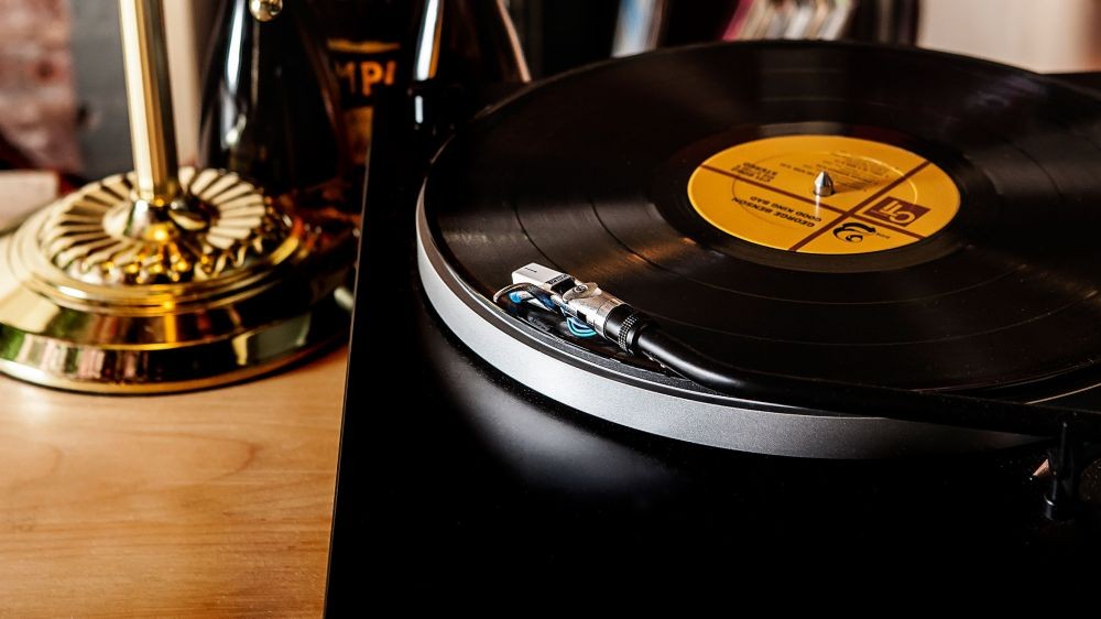 9 Hal yang Membuat Vinyl Record Lebih Baik dibanding Media Musik Lain