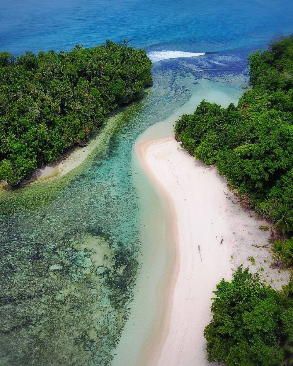 10 Tempat Wisata di Pulau Morotai Indonesia