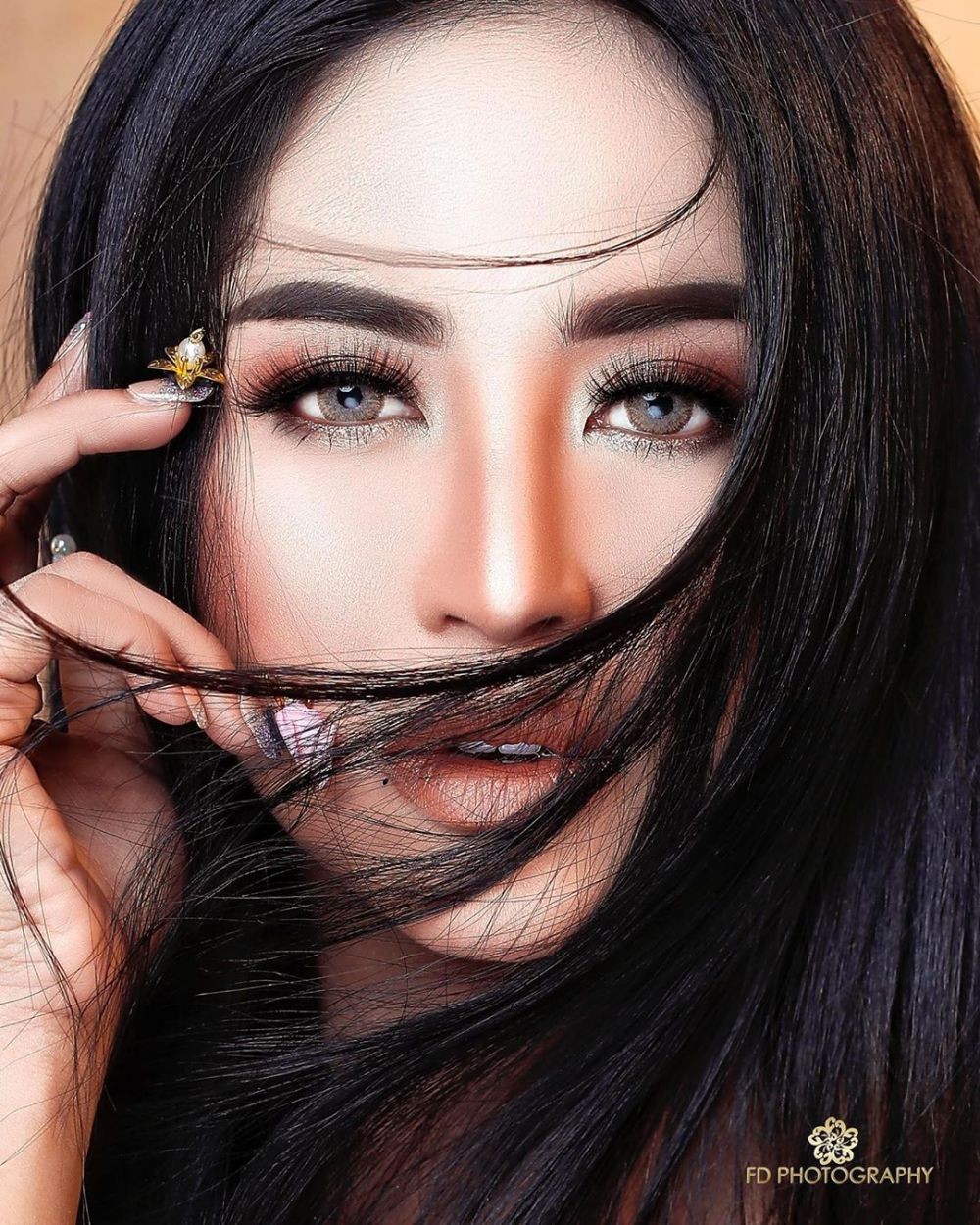 9 Foto Totalitas Dewi Perssik di Pemotretan Terbaru, Bikin Pangling