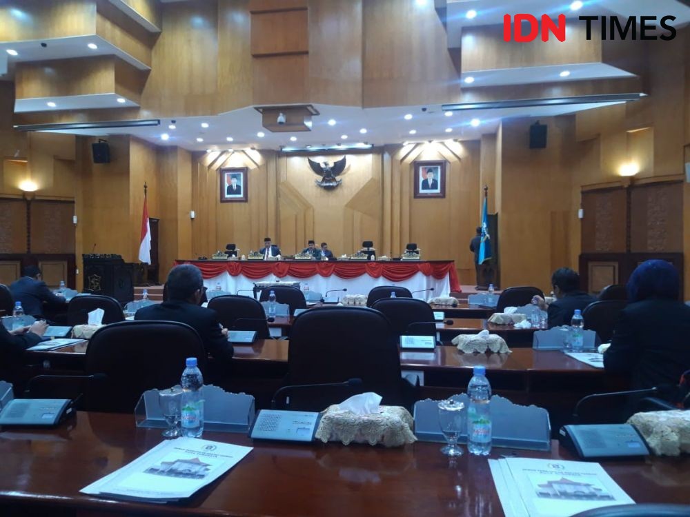 Rapat Paripurna Terakhir, Hanya 16 Anggota DPRD Surabaya yang Hadir