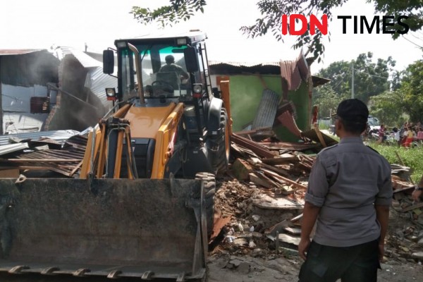 Diduga Tempat Transaksi Narkoba, 2 Rumah di Jermal Dirobohkan Polisi