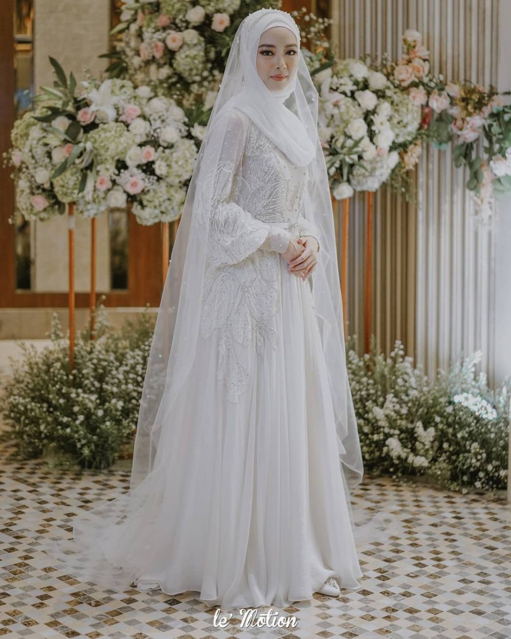 8 Inspirasi Gaun  Pernikahan Artis Influencer dengan  Hijab 